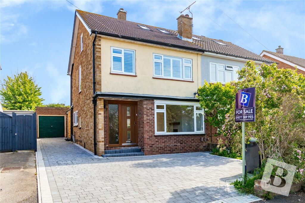 4 bedroom semidetached house for sale in Marks Avenue, Ongar, Essex, CM5