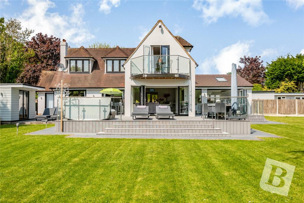 4 bedroom detached house for sale in Ongar Road, Fyfield, Ongar, Essex, CM5