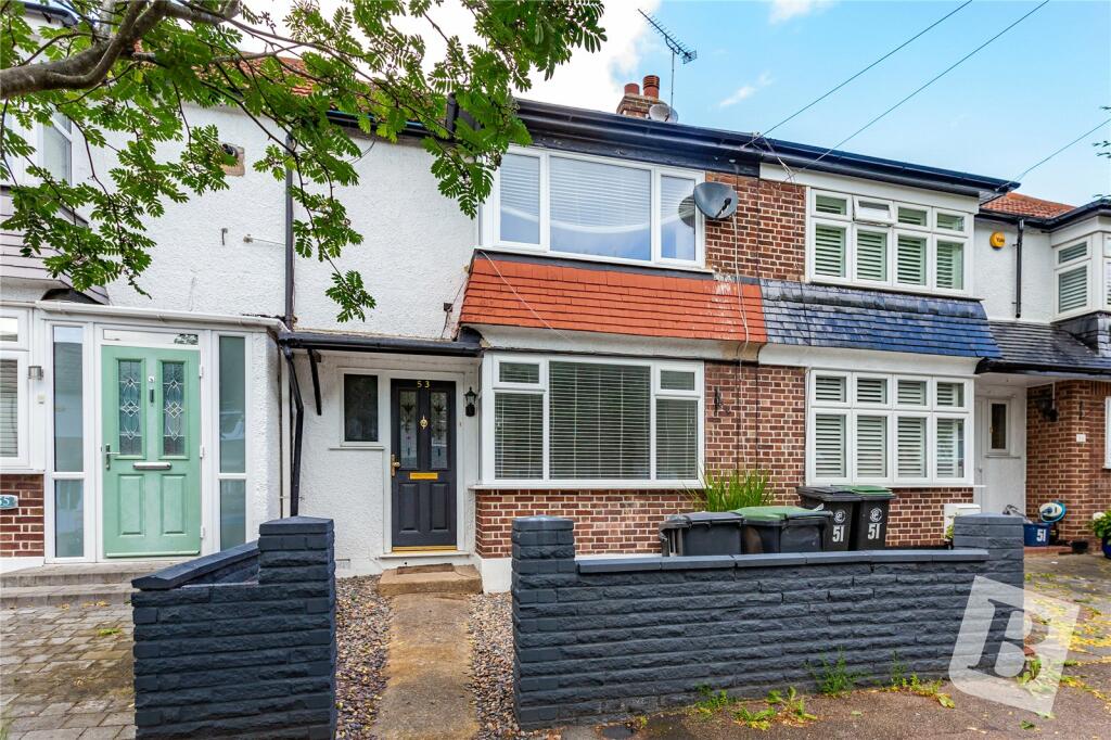 3 bedroom terraced house for sale in Southern Drive, Loughton, Essex, IG10