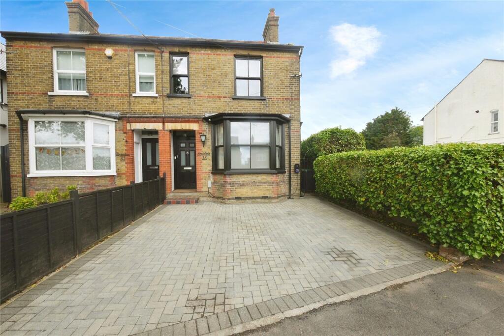 3 bedroom semidetached house for sale in Fyfield Road, Ongar, Essex, CM5