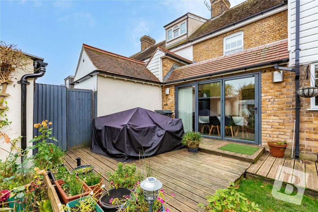 Additional property image - Aukingford Gardens, Ongar, Essex, CM5