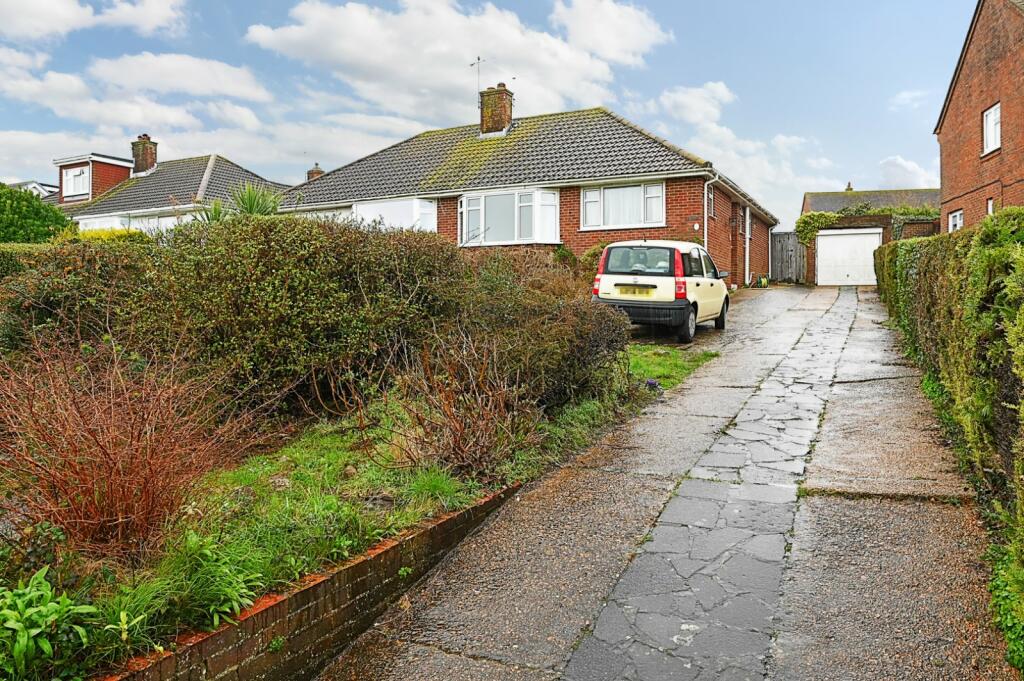 3 bedroom bungalow for sale in Holmbush Way, Southwick, West Sussex, BN42