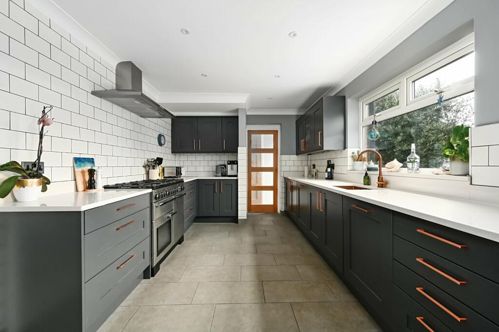 Additional property image - Falcon Close, Shoreham Beach, West Sussex, BN43