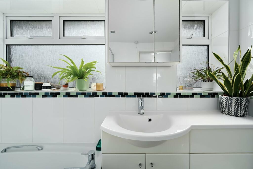 Additional property image - Falcon Close, Shoreham Beach, West Sussex, BN43
