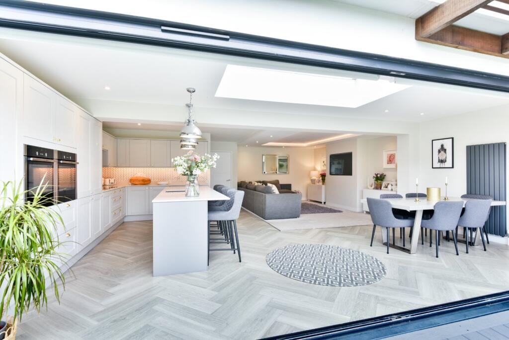 Additional property image - Falcon Close, Shoreham Beach, West Sussex, BN43