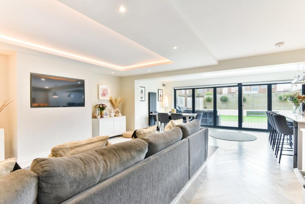 Additional property image - Falcon Close, Shoreham Beach, West Sussex, BN43