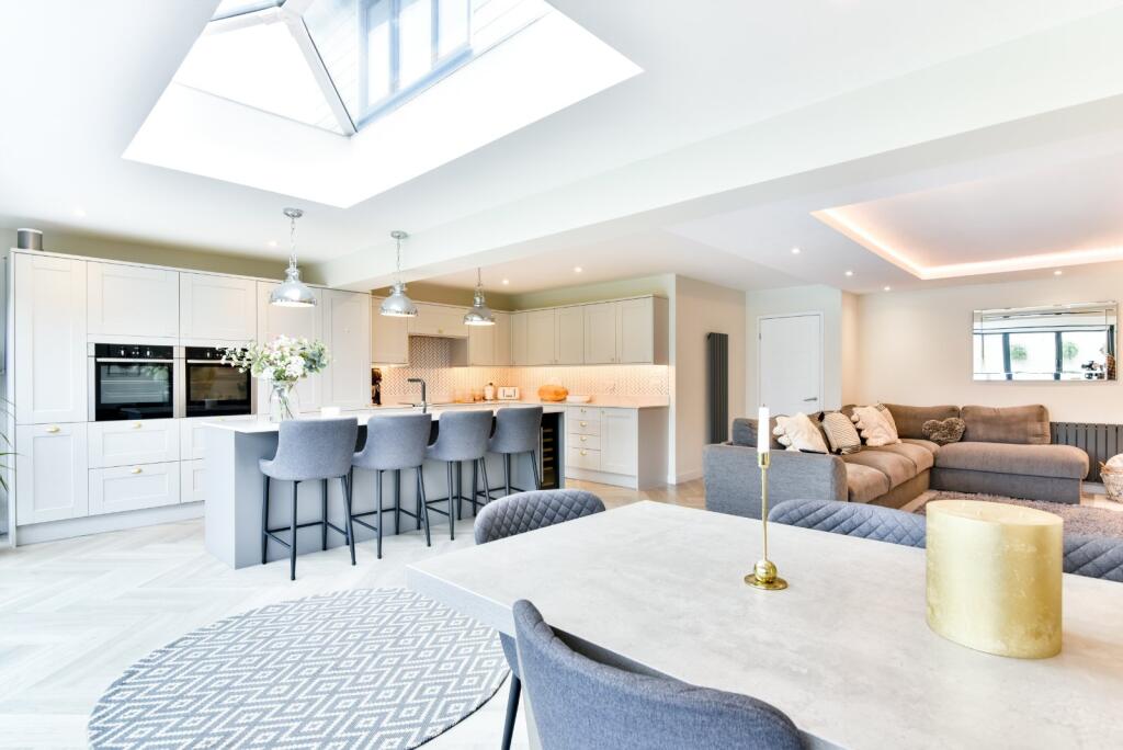 Additional property image - Falcon Close, Shoreham Beach, West Sussex, BN43