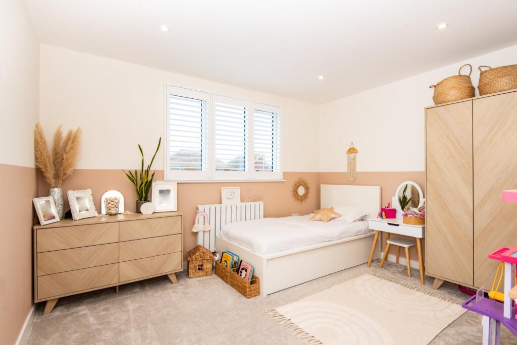 Additional property image - Falcon Close, Shoreham Beach, West Sussex, BN43