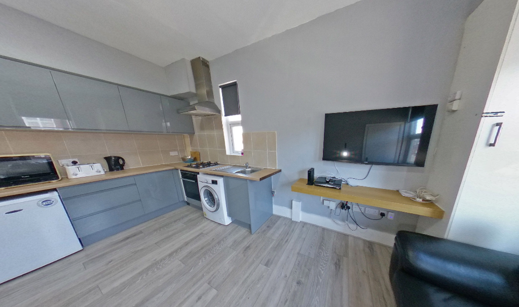 4 bedroom flat for rent in Brudenell Road, Leeds, West Yorkshire, LS6