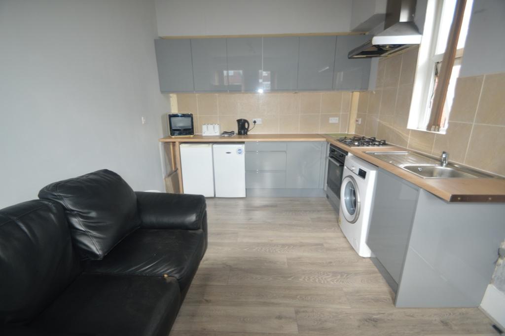 4 bedroom flat for rent in Brudenell Road, Leeds, West Yorkshire, LS6