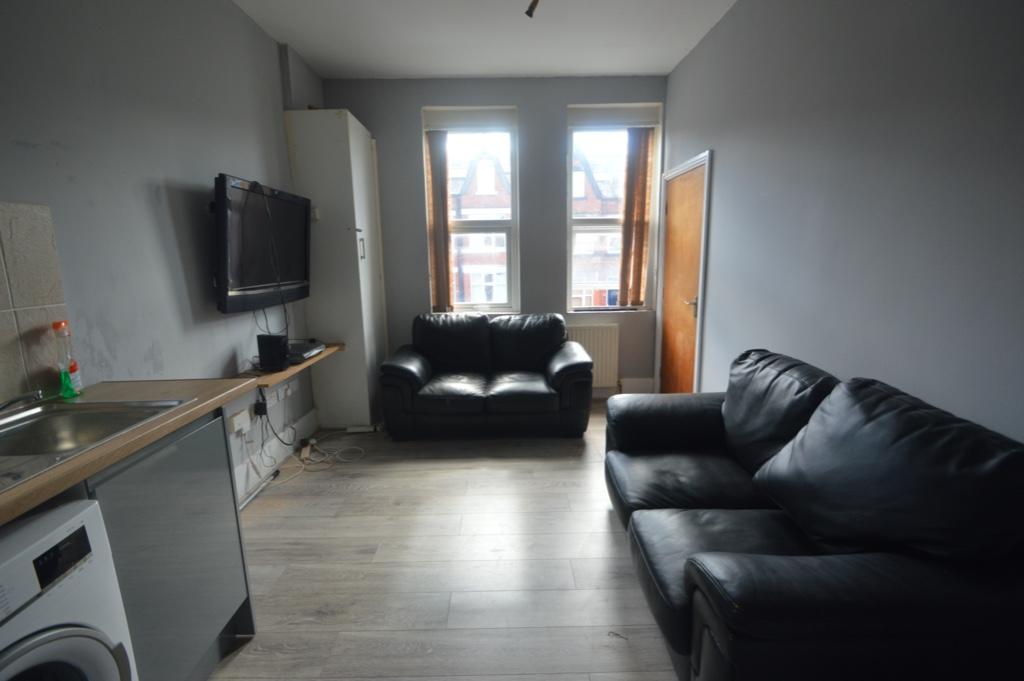 4 bedroom flat for rent in Brudenell Road, Leeds, West Yorkshire, LS6