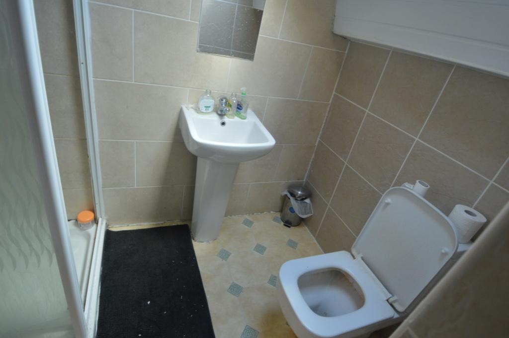 4 bedroom flat for rent in Brudenell Road, Leeds, West Yorkshire, LS6