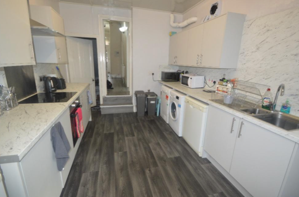 5 bedroom house for rent in Cardigan Road, Leeds, West Yorkshire, LS6