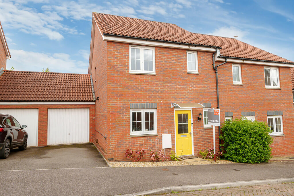 3 bedroom semidetached house for sale in Post Coach Way, Cranbrook