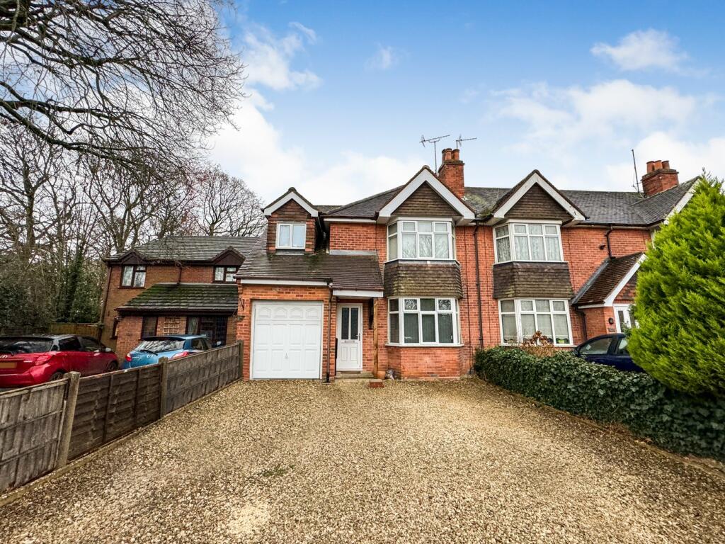 3 bedroom end of terrace house for sale in Park Lane, Tilehurst