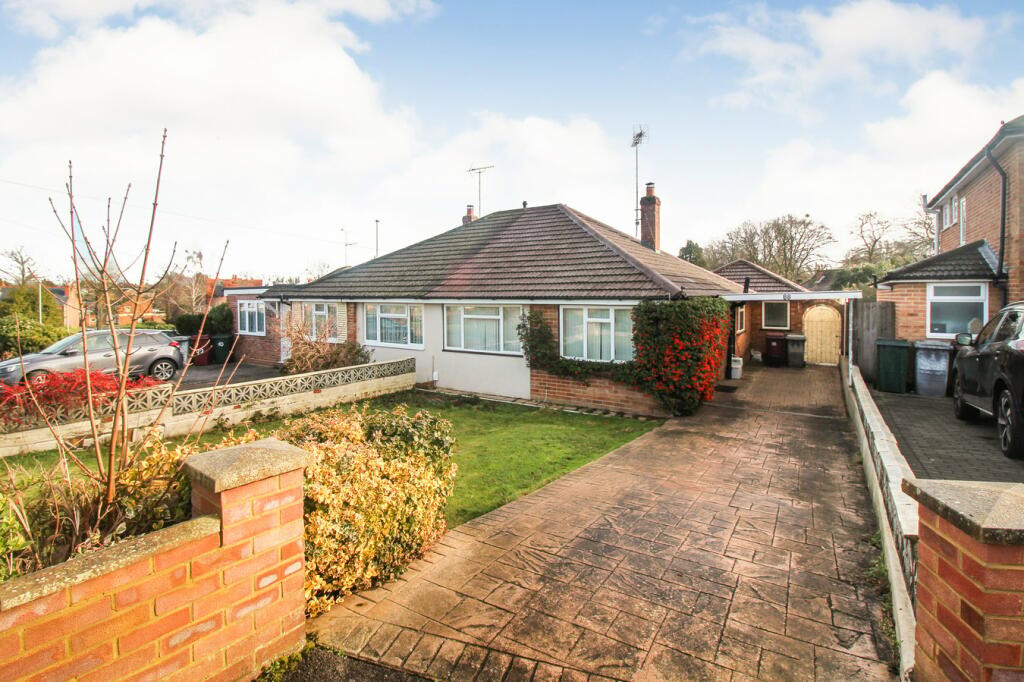 3 bedroom semidetached bungalow for sale in Amblecote Road, Tilehurst