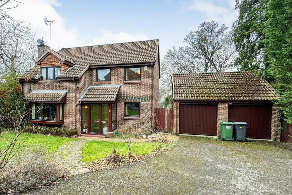 4 bedroom detached house for sale in Goodliffe Gardens, Tilehurst