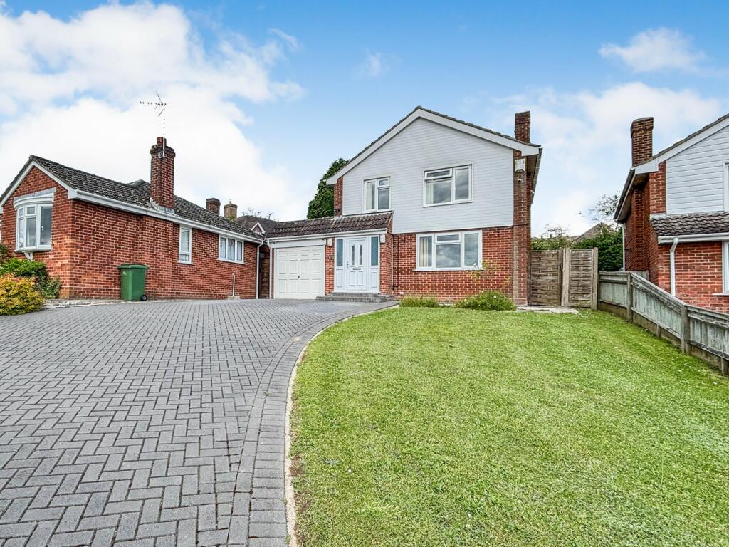 3 bedroom detached house for sale in Cotswold Way, Tilehurst, Reading, RG31