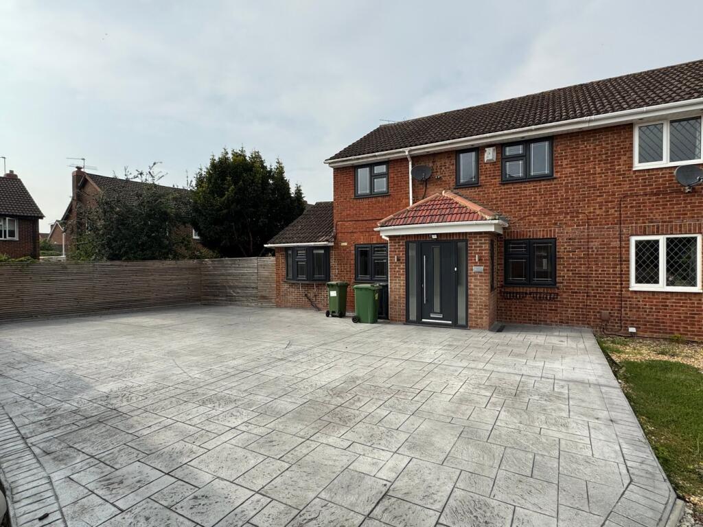 Main image of property: Calshot Place, Calcot, Reading, RG31