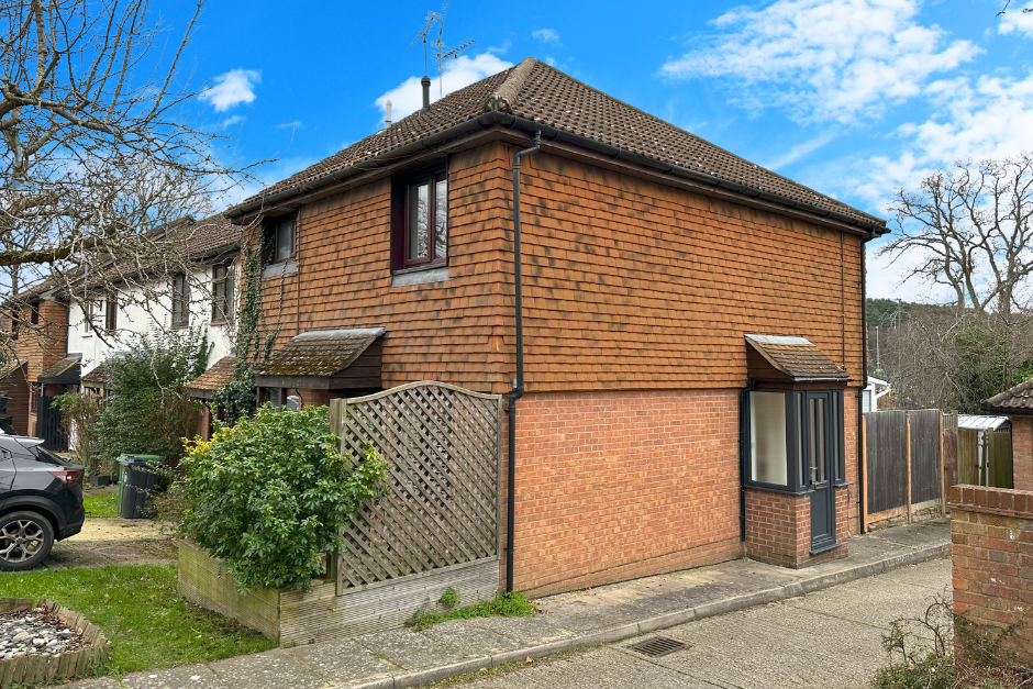 1 bedroom terraced house for sale in Heather Mead, FRIMLEY, GU16