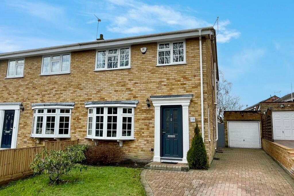 3 bedroom semidetached house for sale in Cambrian Road, FARNBOROUGH, GU14