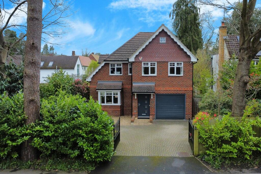 4 bedroom detached house for sale in Heatherdale Road, CAMBERLEY, GU15