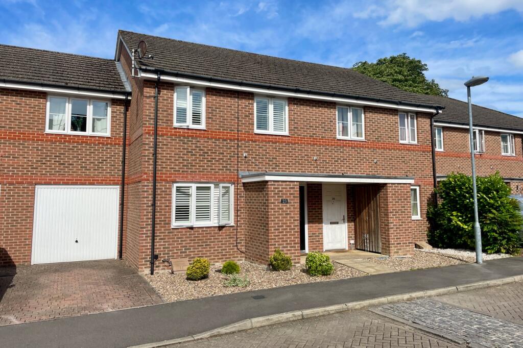 Main image of property: Woodvale Road, FARNBOROUGH, GU14