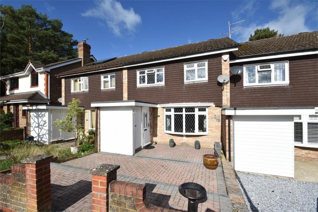 3 bedroom terraced house for sale in Clearsprings, LIGHTWATER, Surrey, GU18