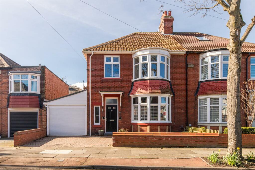 3 bedroom semidetached house for sale in Queens Road, Whitley Bay, NE26