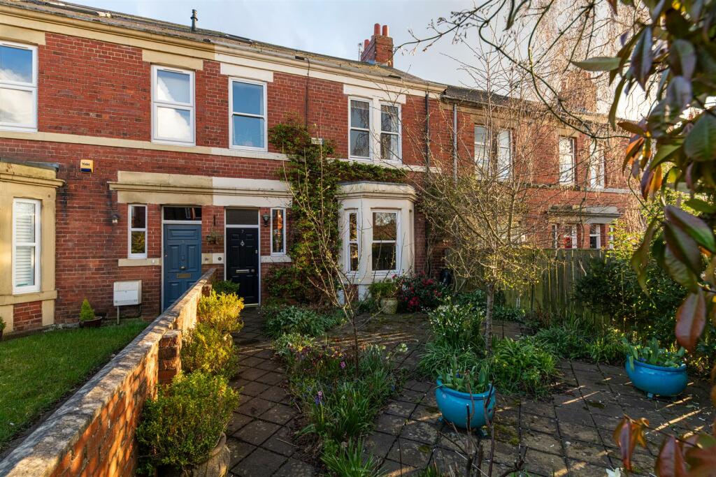 5 bedroom terraced house for sale in Whitfield Road, Forest Hall, Newcastle upon Tyne, NE12