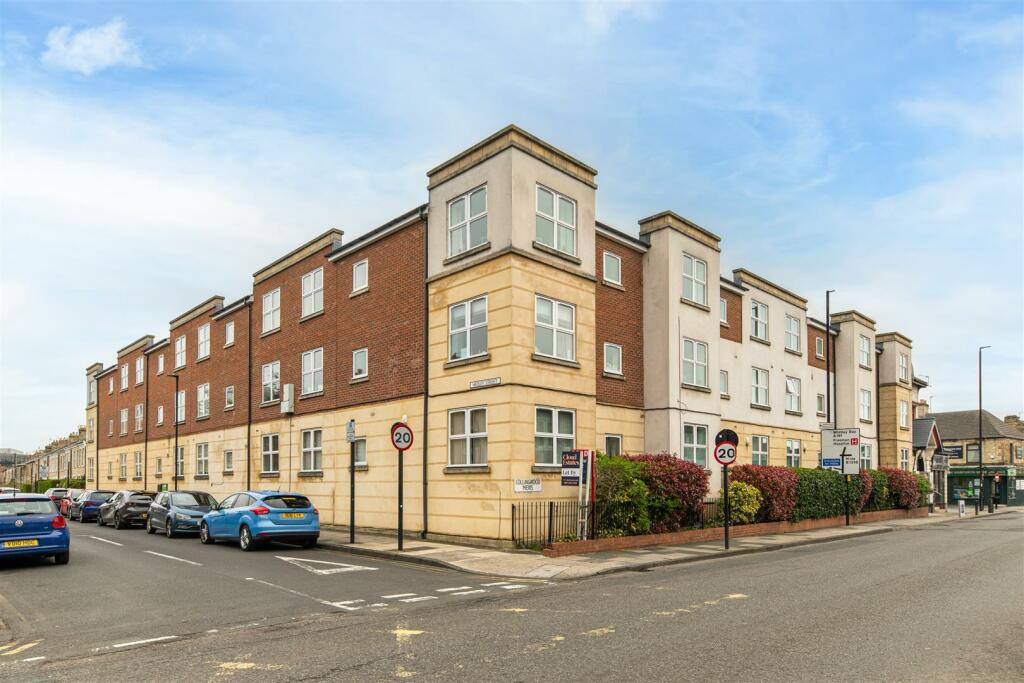 2 bedroom flat for sale in Collingwood Mews, Lansdowne Place West, Gosforth, Newcastle Upon Tyne, NE3