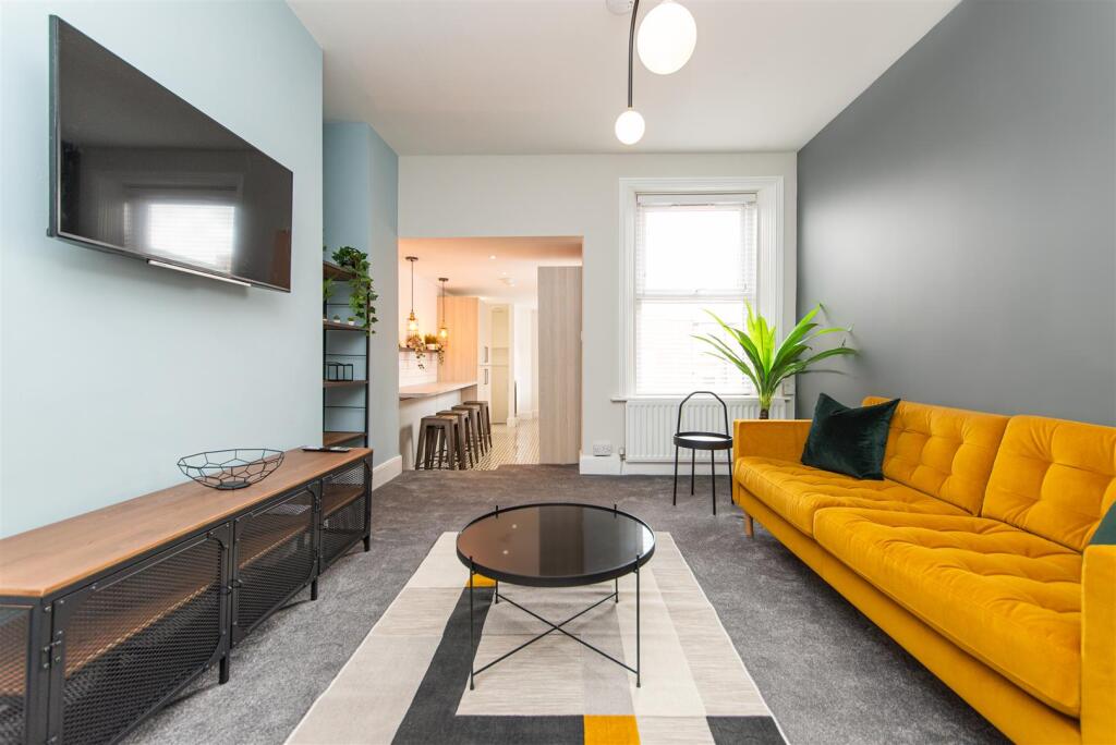 Main image of property: New En-suite Double Room, Malcolm Street, Heaton