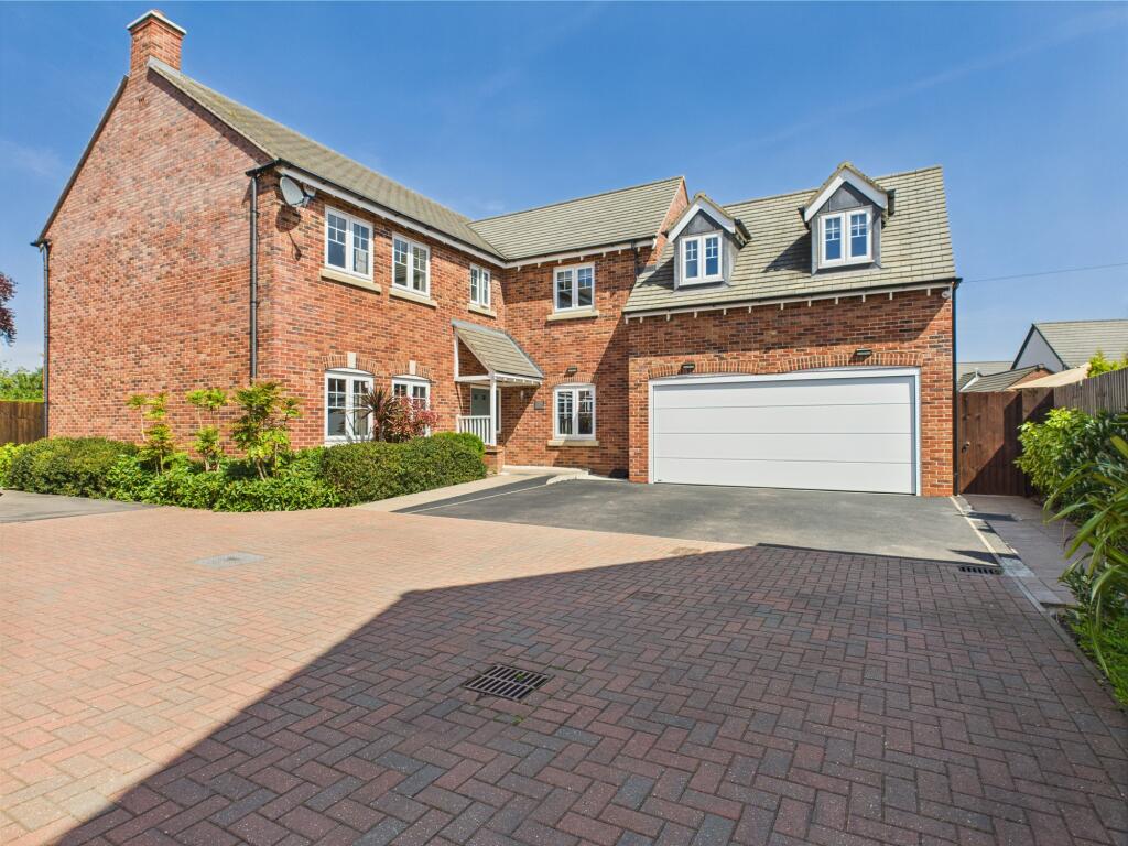 Main image of property: Greendale Road, Nuneaton, CV11