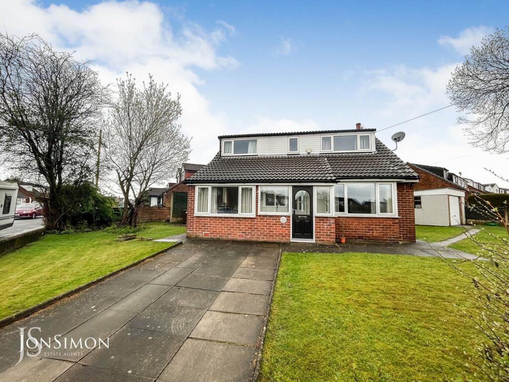 4 bedroom detached house for sale in Newington Drive, Seddons Farm
