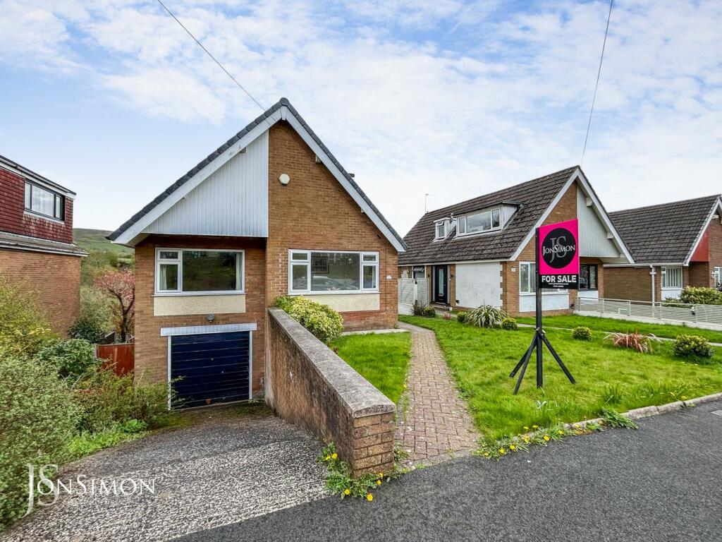 4 bedroom detached house for sale in Dearden Fold, Edenfield