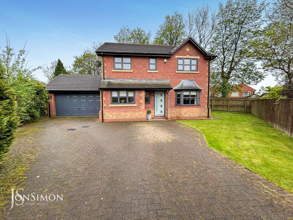 4 bedroom detached house for sale in Burrs Close, Brandlesholme, Bury, BL8