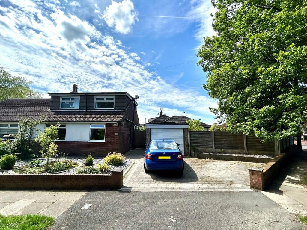 3 bedroom semidetached house for sale in Oak Avenue, Brook