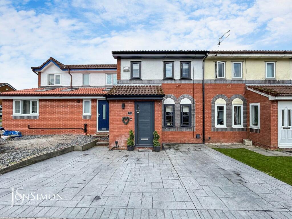 3 bedroom town house for sale in Roseberry Close, Ramsbottom, Bury, BL0