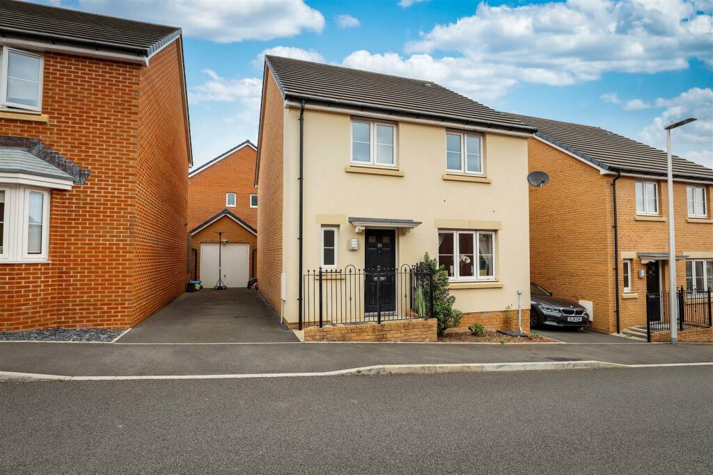 4 bedroom detached house for sale in Picca Close, Cardiff, CF5