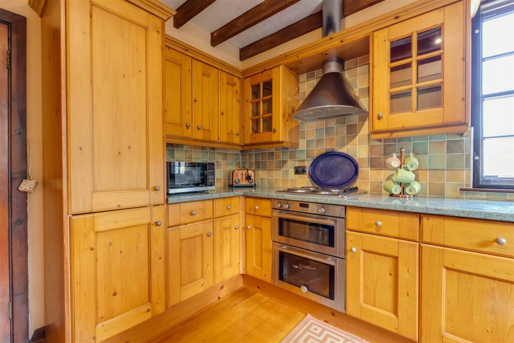 Additional property image - Main Road, Gwaelod-Y-Garth, Cardiff