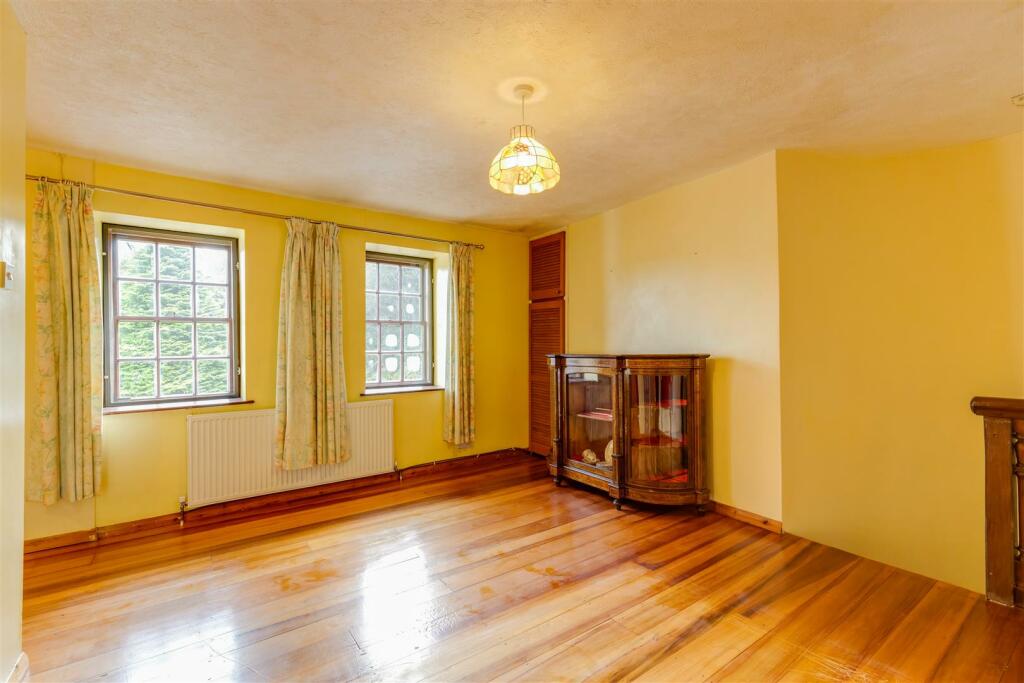 Additional property image - Main Road, Gwaelod-Y-Garth, Cardiff