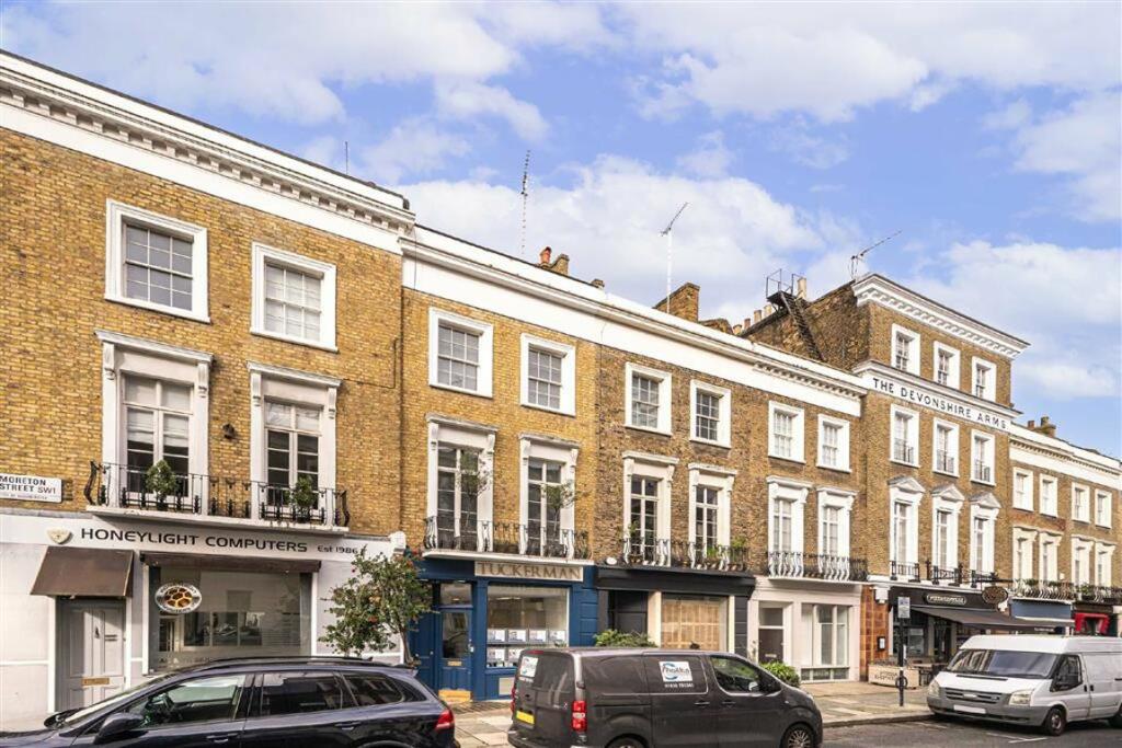 1 bedroom flat for sale in Moreton Street, Pimlico, SW1V