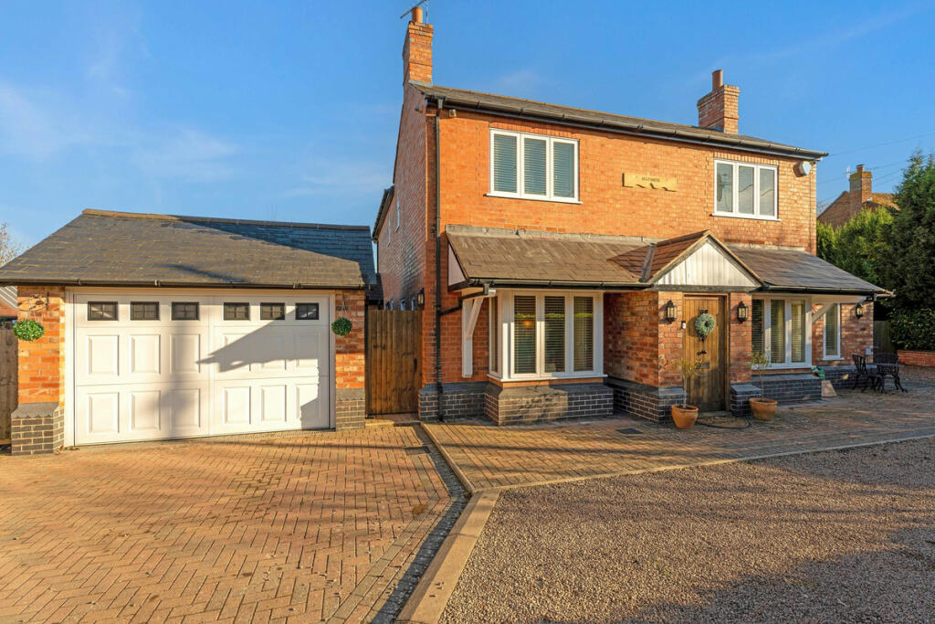 4 bedroom detached house for sale in Crown East Lane Lower Broadheath ...