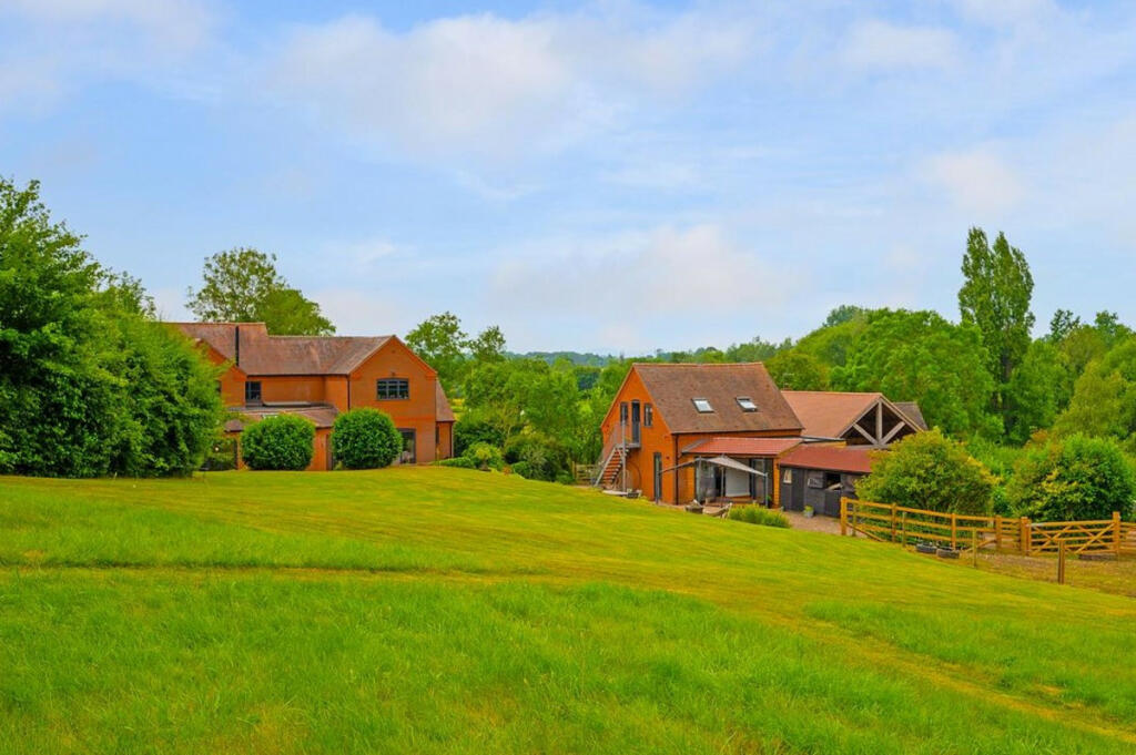 6 bedroom detached house for sale in Himbleton Droitwich