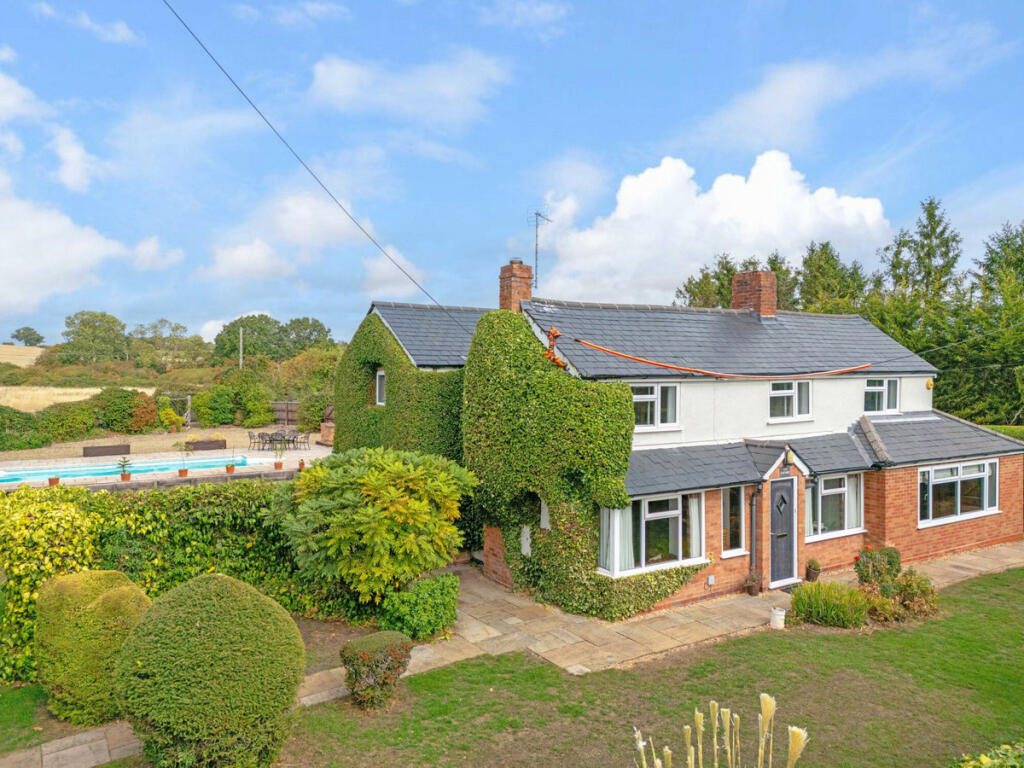 Main image of property: Droitwich Road Hanbury Bromsgrove, Worcestershire, B60 4DD