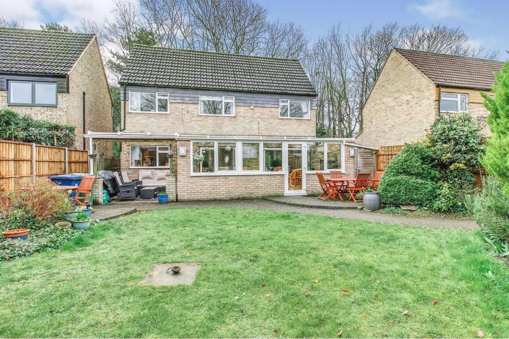 4 bedroom detached house for sale in Burrough Field, Impington