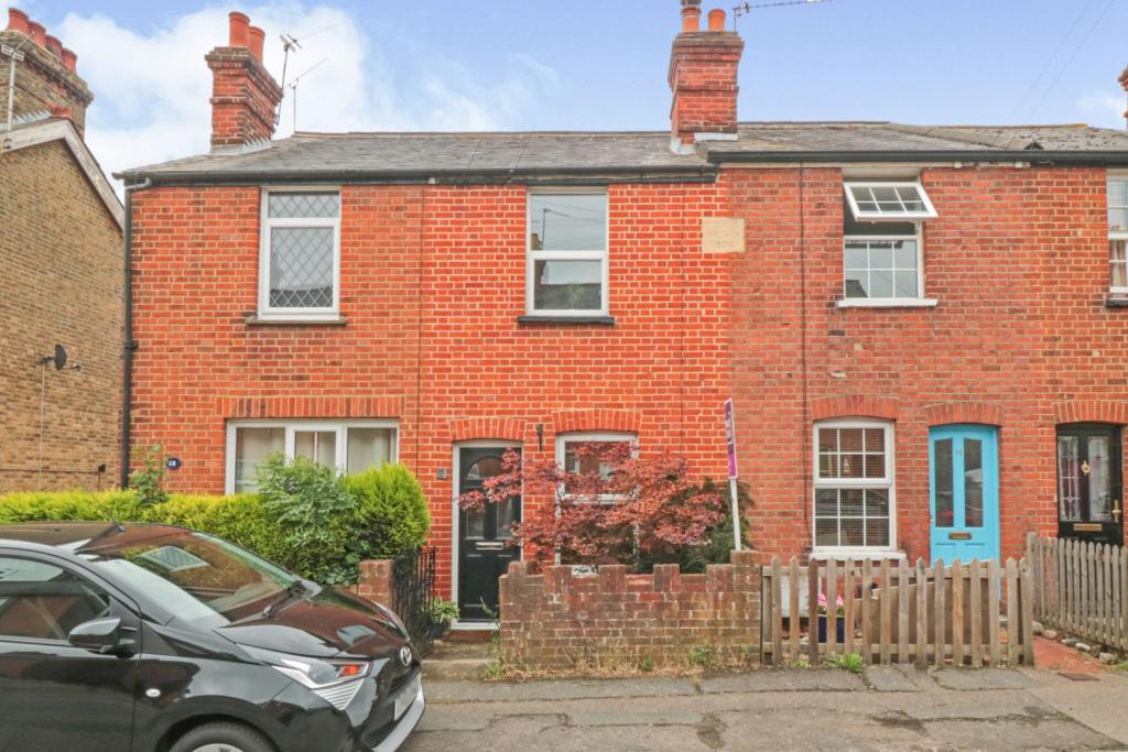 2 bedroom terraced house for sale in Cloverly Road, Ongar, CM5