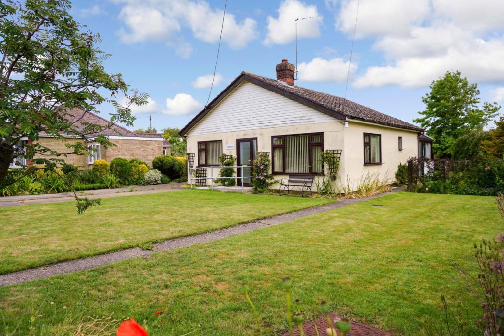 2 bedroom bungalow for sale in New Road, Welney, Wisbech, PE14