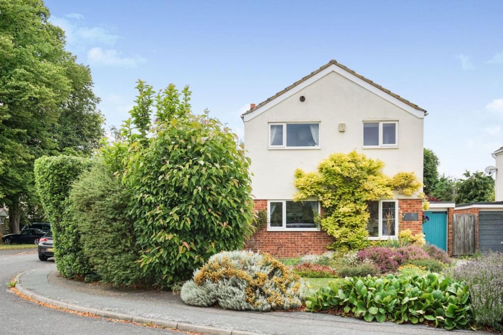 4 bedroom detached house for sale in The Limes, Harston, Cambridge, CB22