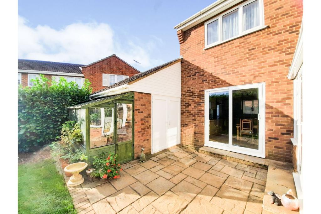 3 bedroom detached house for sale in Masefield Road, Stowmarket, IP14